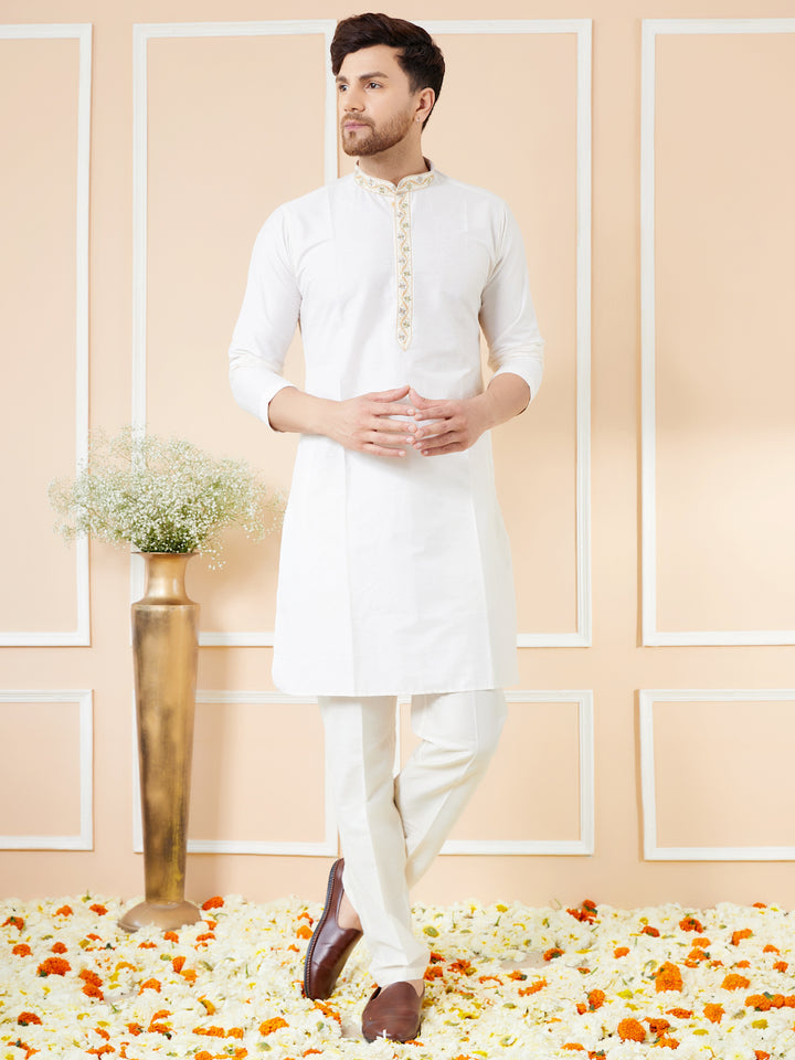 Off White Cotton Solid Straight Kurta with Embroidered Neck