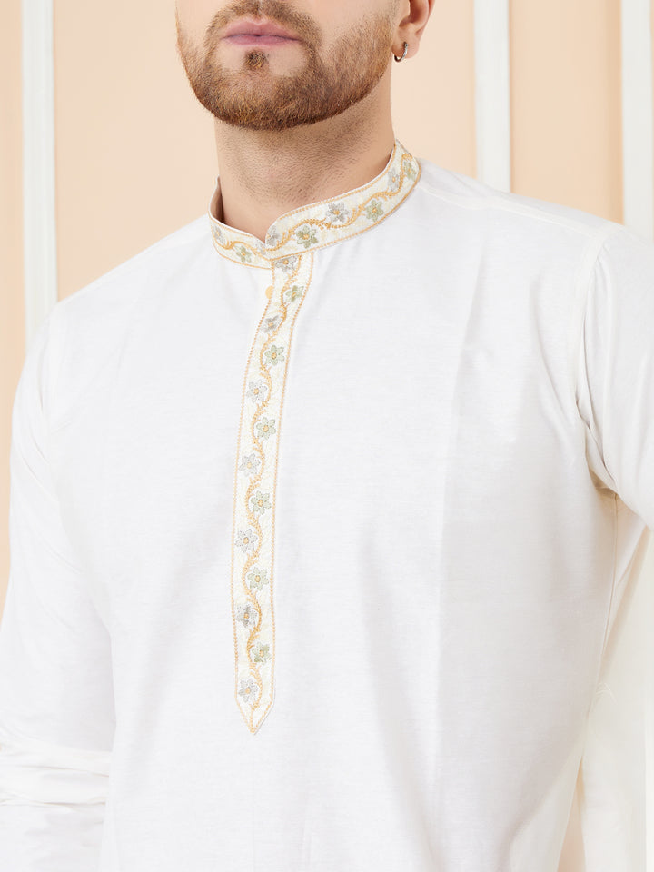 Off White Cotton Solid Straight Kurta with Embroidered Neck