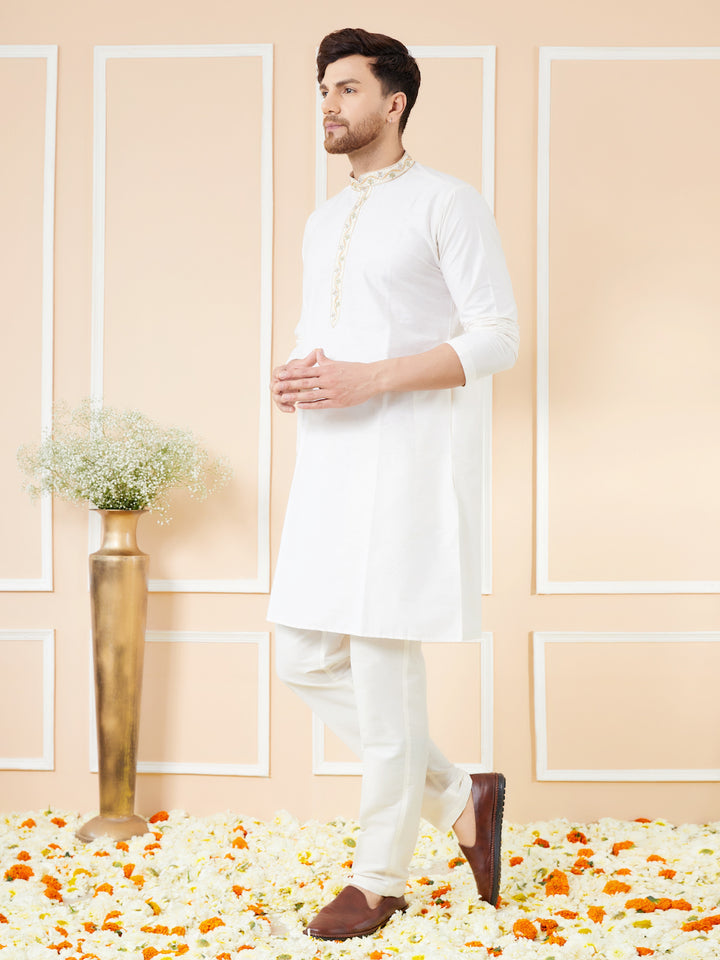 Off White Cotton Solid Straight Kurta with Embroidered Neck