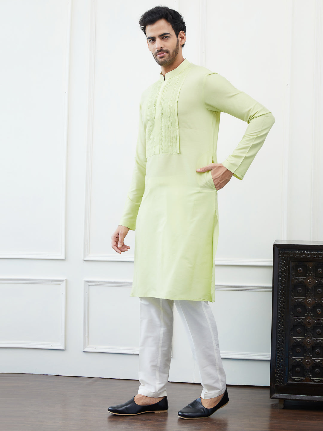 Solid Pure Cotton Straight Kurta with Thread Worked Neck Design