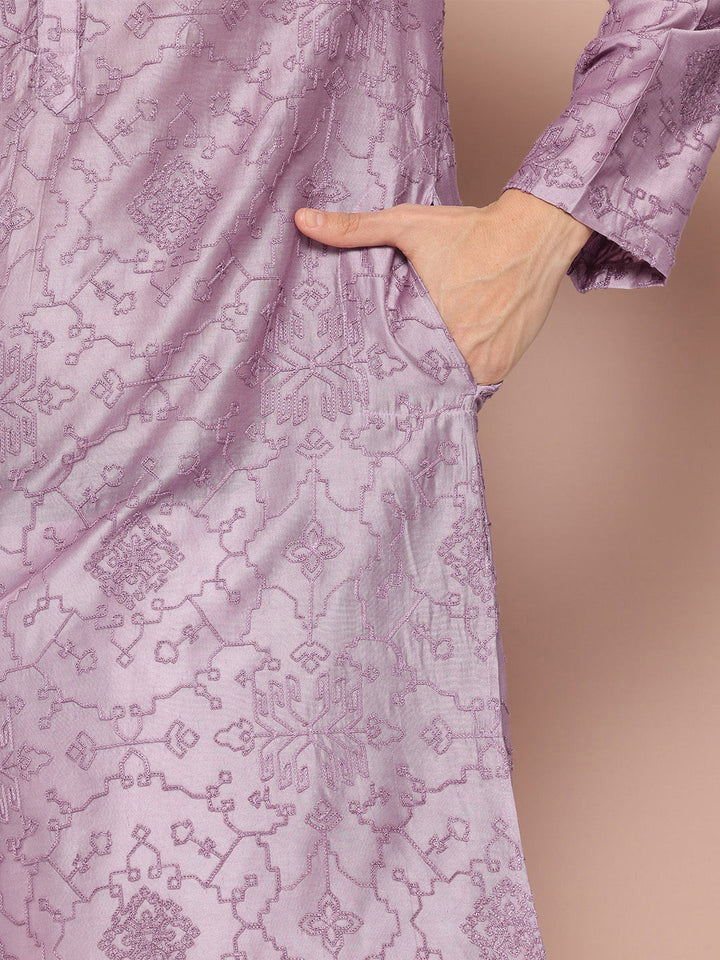 Men's Lavender Chanderi Silk Embroidered Kurta, Paired with Pyjama