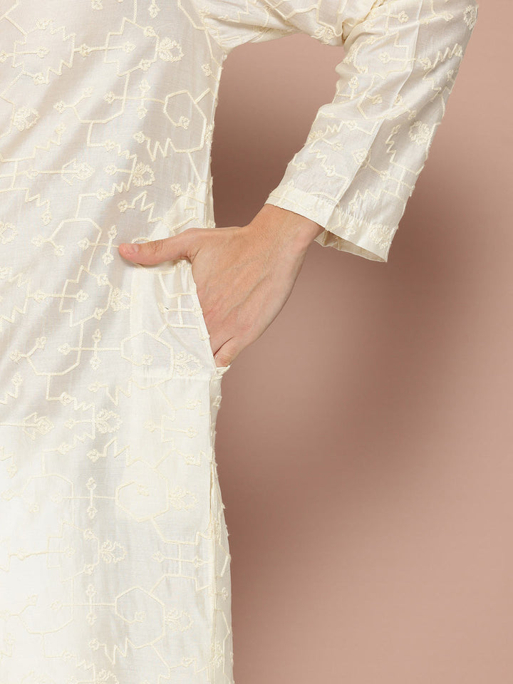 Men's Off White Chanderi Silk Embroidered Kurta, Paired with Pyjama