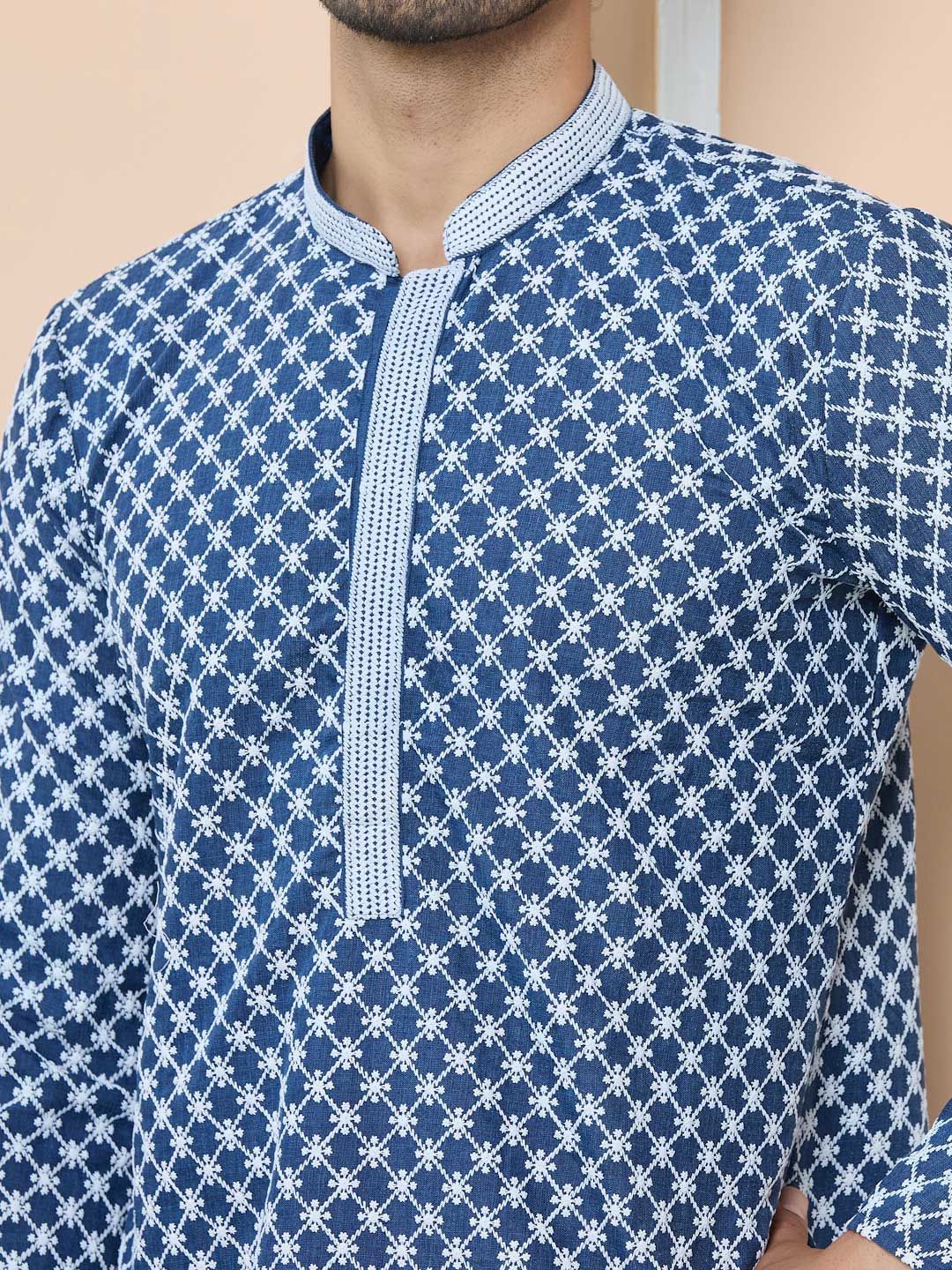 Blue Ethnic Motifs Embroidered Mandarin Collar Straight Kurta