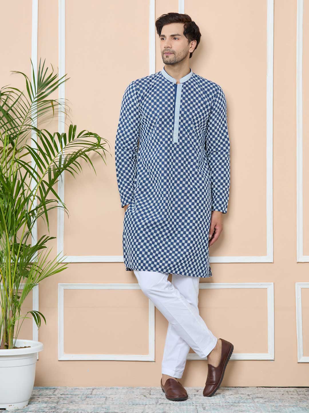 Blue Ethnic Motifs Embroidered Mandarin Collar Straight Kurta