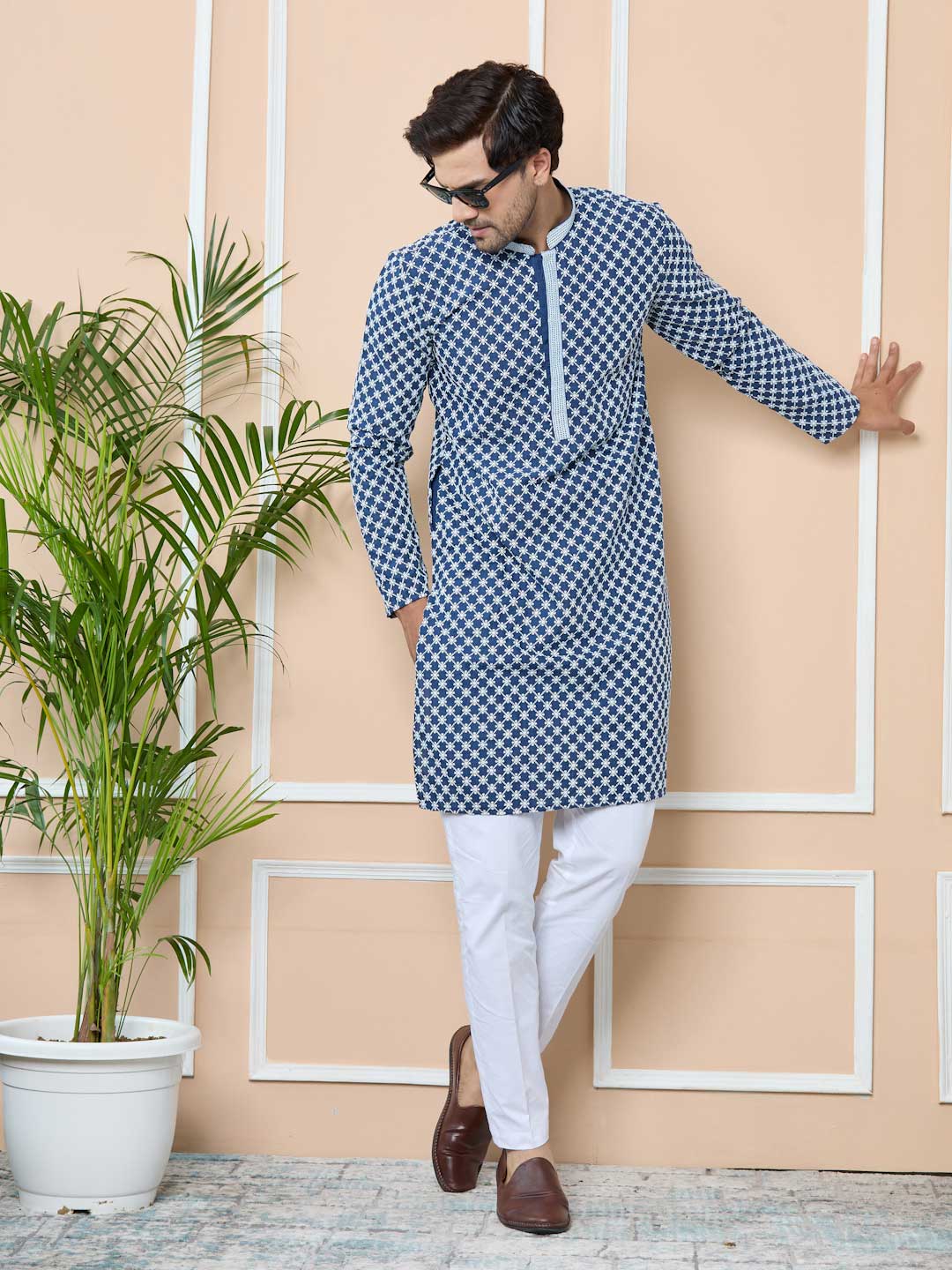 Blue Ethnic Motifs Embroidered Mandarin Collar Straight Kurta